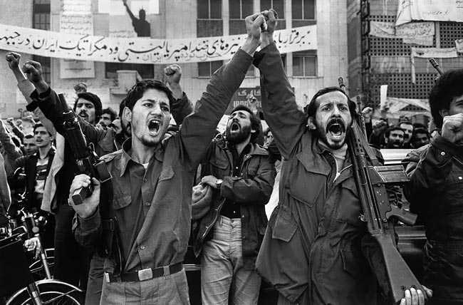 عکس های کمتر دیده شده از روزهای انقلاب 57
