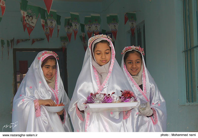 تصاویری از جشن تکلیف و جشنواره غذاهای محلی در دبستانه دخترانه شهید رزمجو نظرآقا
