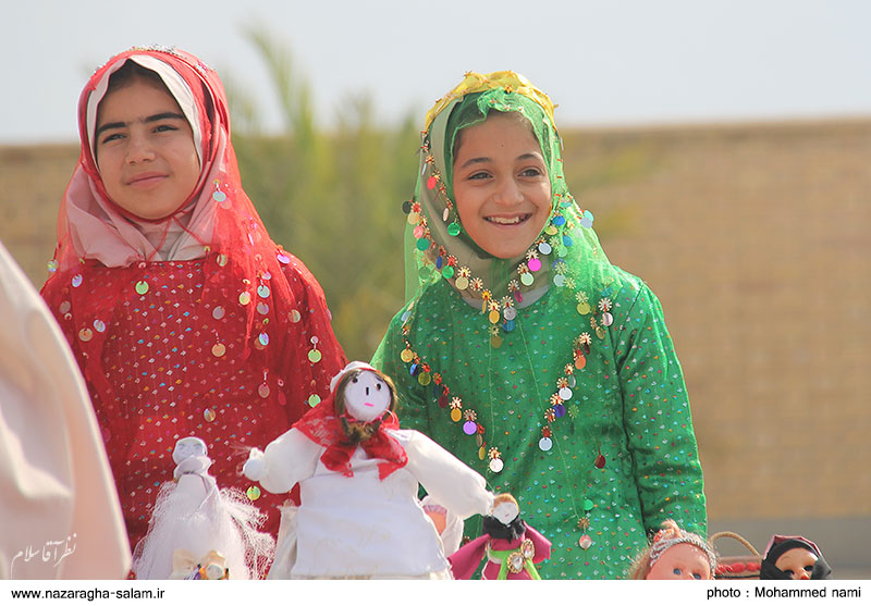 تصاویری از جشن تکلیف و جشنواره غذاهای محلی در دبستانه دخترانه شهید رزمجو