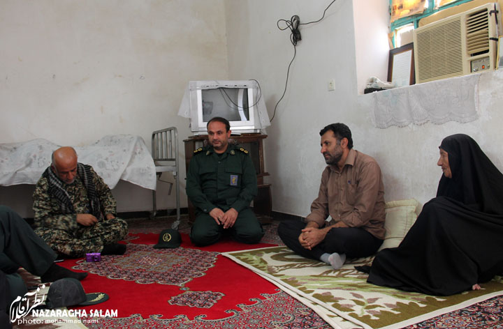 تصاویری از حضور در منزل مادر شهید اکبر رضانیا